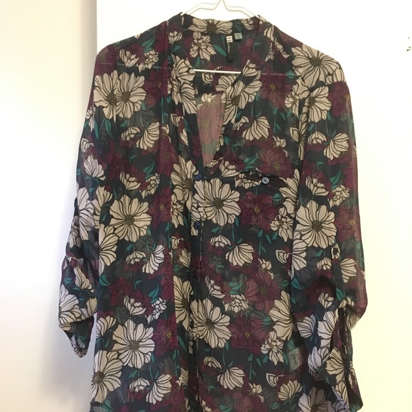 Kut from the Kloth Sinclaire Button Down Blouse - Picture 2 of 4